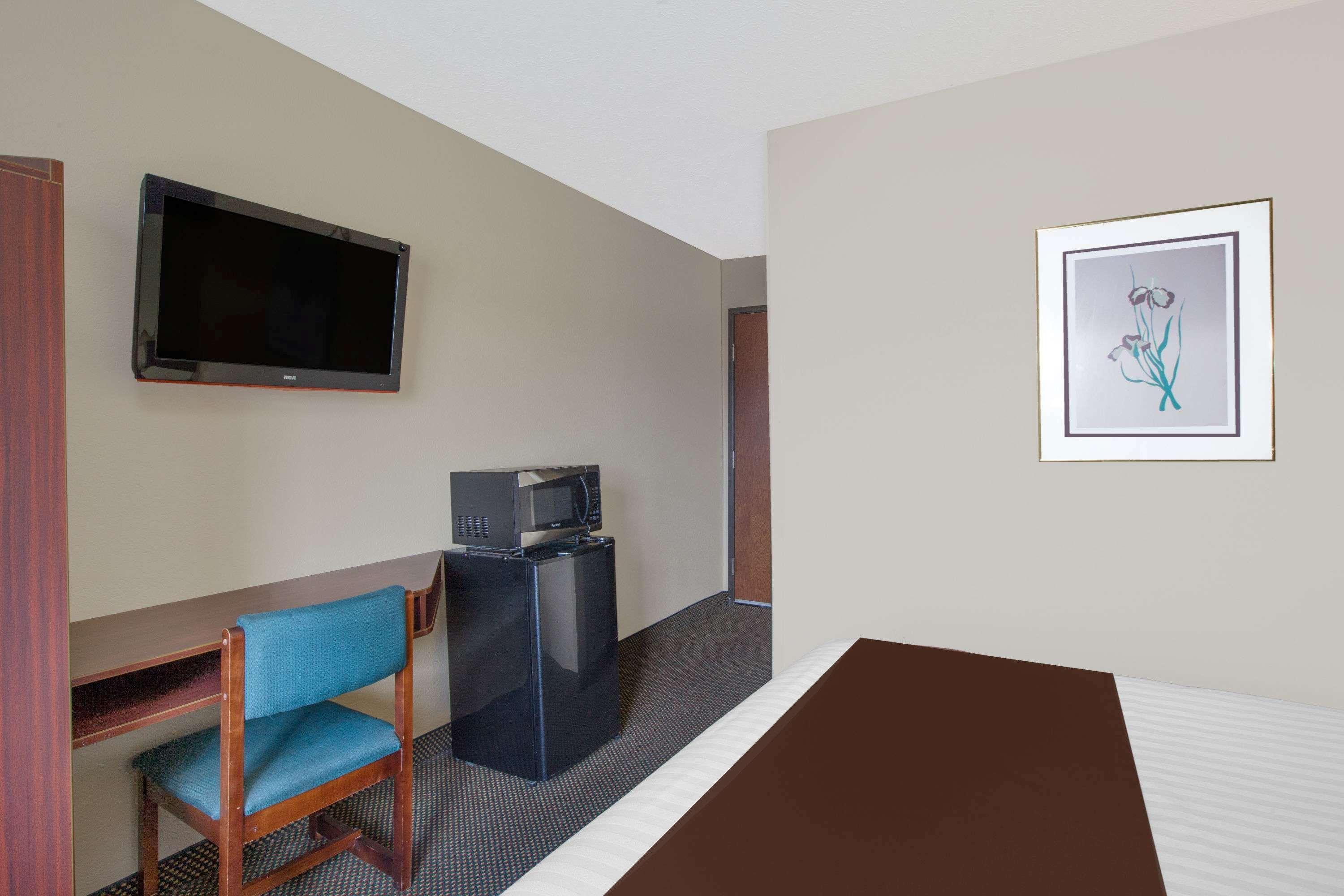 Microtel Inn & Suites - מרידיאן מראה חיצוני תמונה
