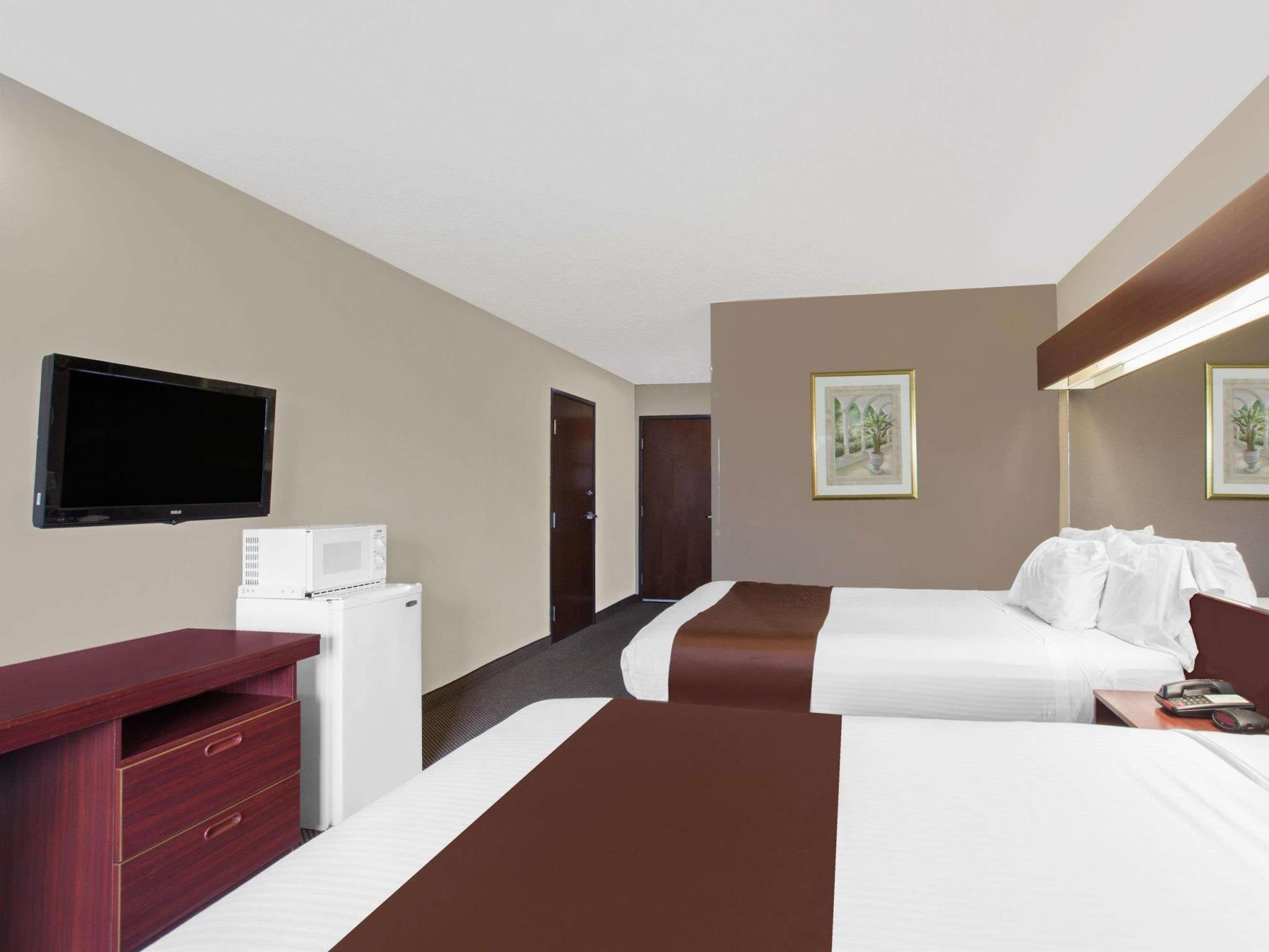 Microtel Inn & Suites - מרידיאן מראה חיצוני תמונה