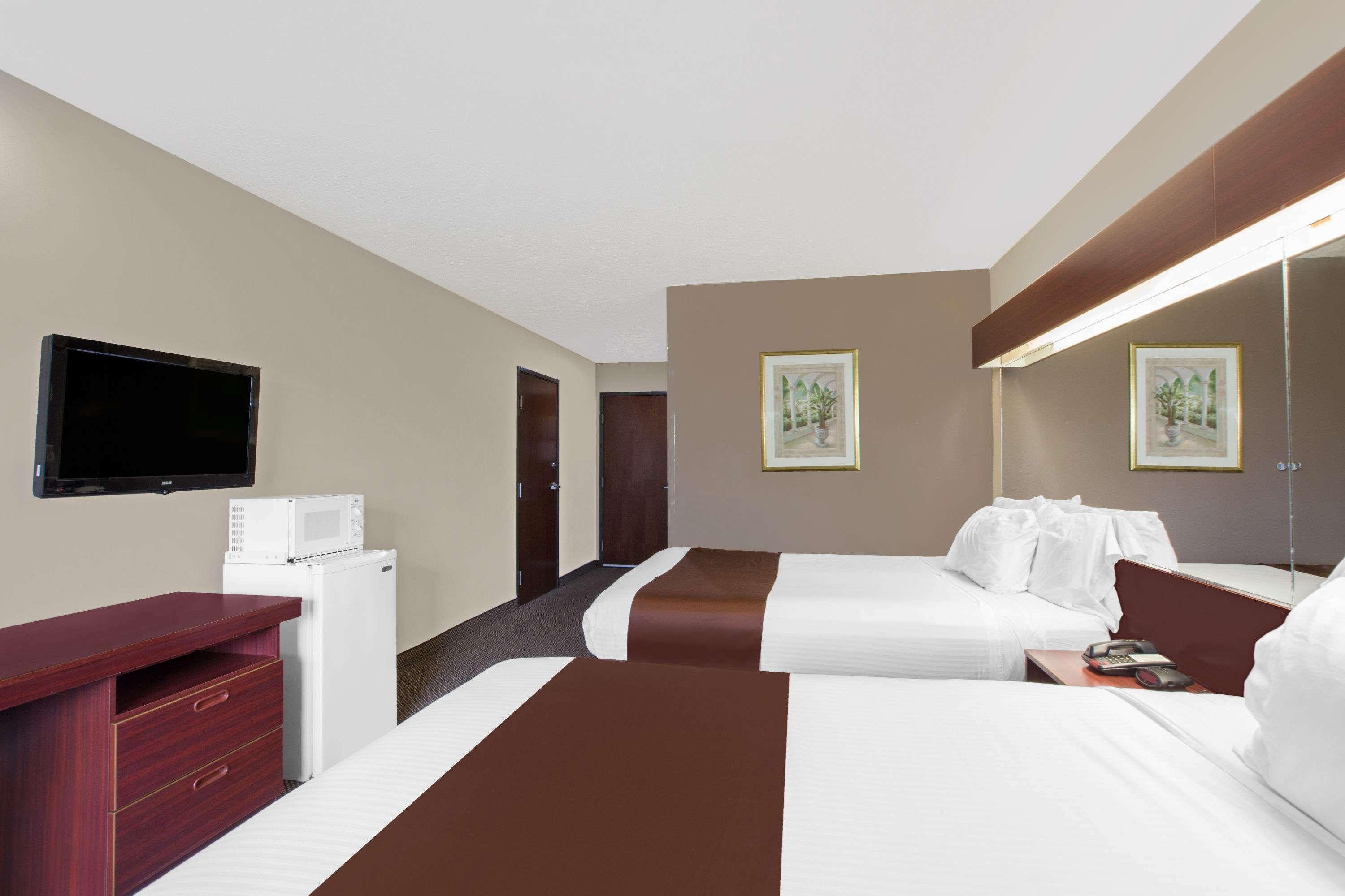 Microtel Inn & Suites - מרידיאן מראה חיצוני תמונה